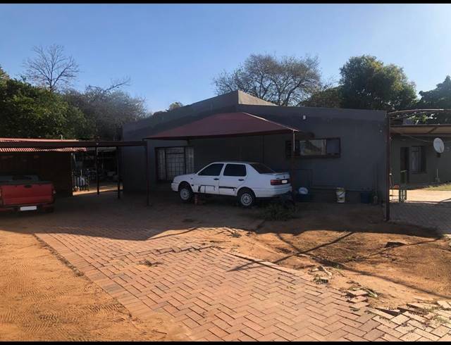 10 BEDROOM HOUSE FOR SALE IN RUSTENBURG CENTRAL